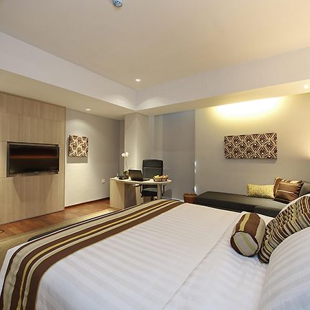 Ra Premiere Simatupang Hotell Cilandak  Exteriör bild