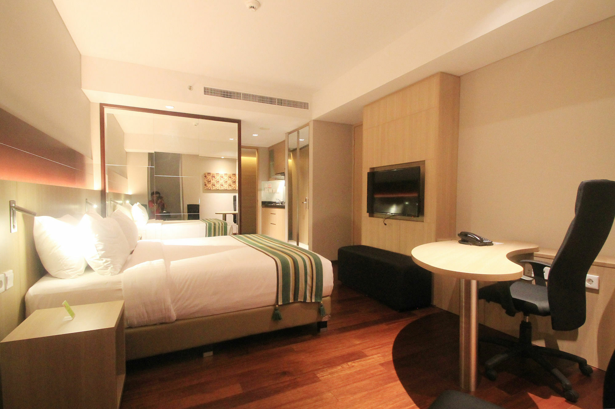 Ra Premiere Simatupang Hotell Cilandak  Exteriör bild